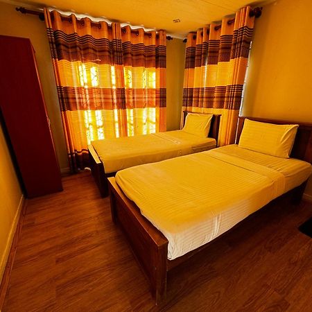 Blue Moon Hotel Нувара Елия Екстериор снимка