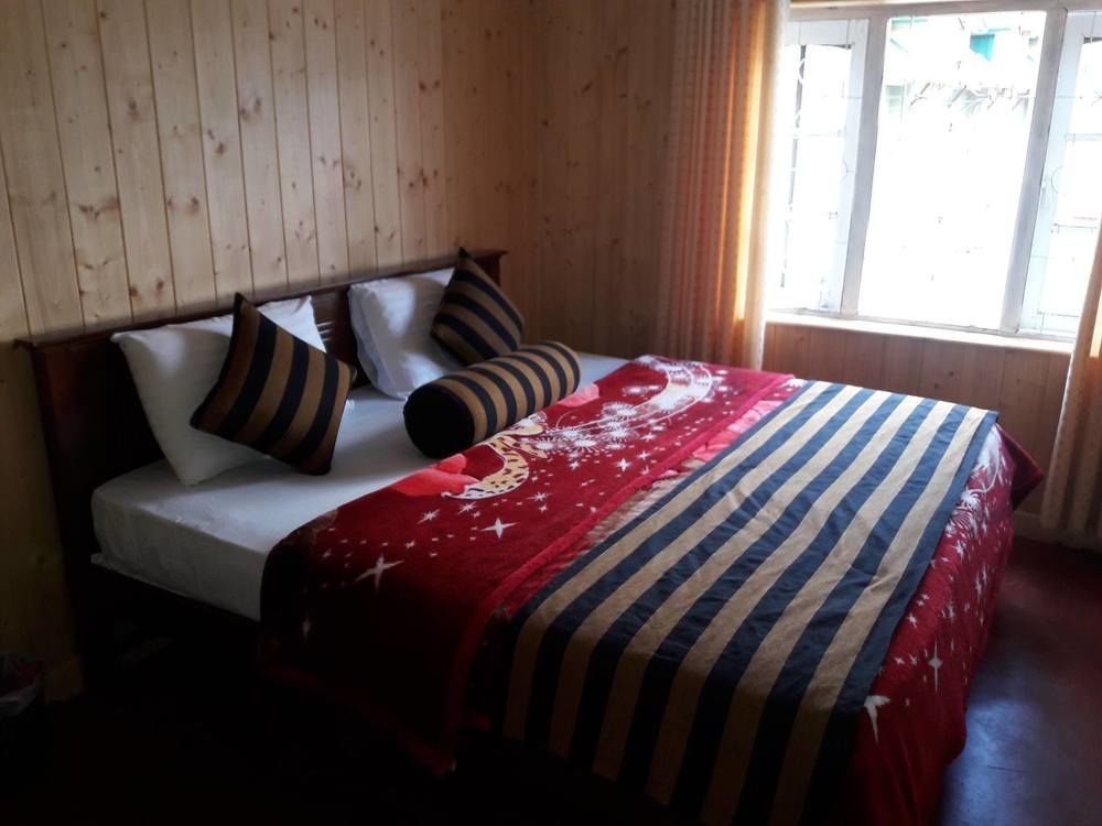 Blue Moon Hotel Нувара Елия Екстериор снимка