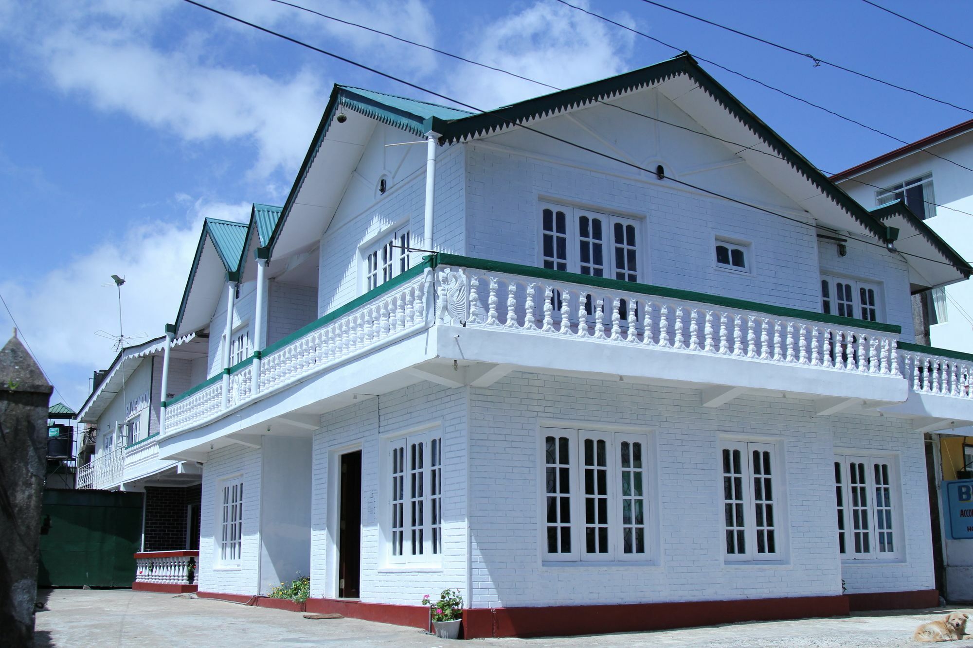 Blue Moon Hotel Нувара Елия Екстериор снимка